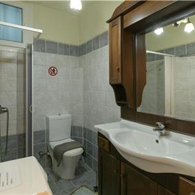 7 bedroom seaside villa with pool, Kassiopi, sleeps 13